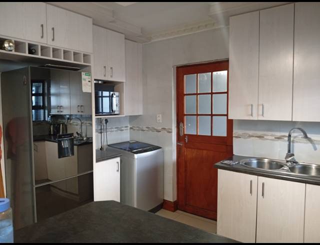 3 BEDROOM FREEHOLD FOR SALE IN ILITHA PARK
